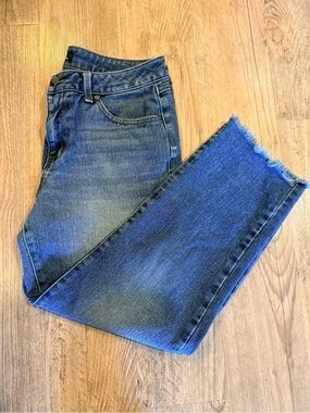 1822 Denim Women's Medium Blue Straight Leg Jeans with Frayed Hem